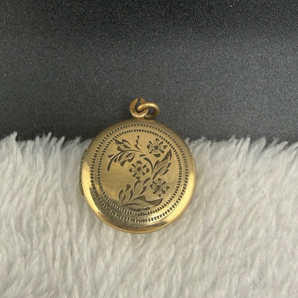 Vintage ALL Locket Gold Engraved Round Flower Photo Pendant 3.1g